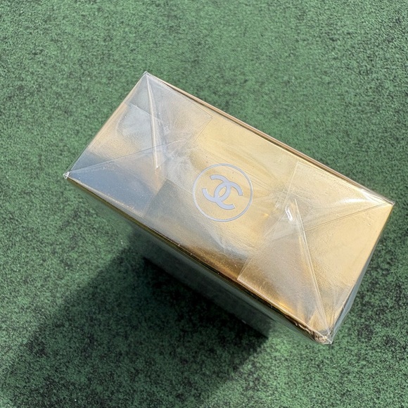 CHANEL Boxed Perfume - White & Gold Trim - Picture 4 of 5